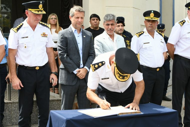 FOTO: Juan Pablo Quinteros puso en funciones a la nueva cúpula policial de San Justo.   