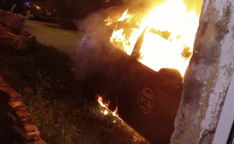 No hubo heridos por el incendio del coche. 