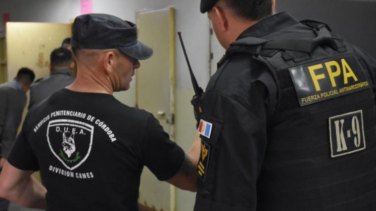 Detuvieron a dos naranjitas por venta de drogas