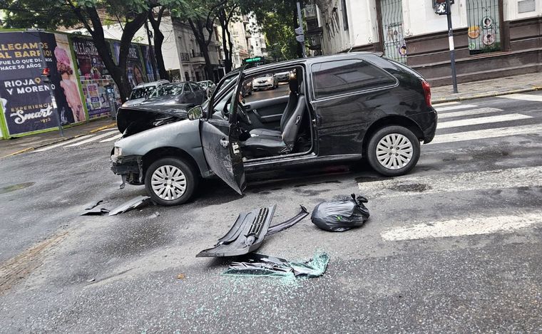FOTO: El auto robado fue chocado.