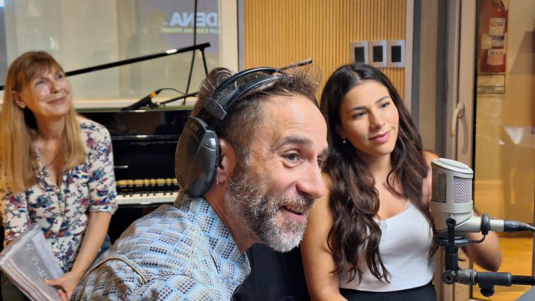 El elenco de El Barbero de Sevilla deleitó antes de la ópera en Córdoba