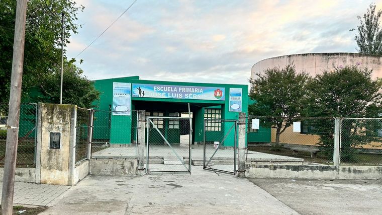 Menores ingresaron a una escuela, la desvalijaron y vendieron a los vecinos lo robado