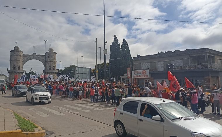 Cortes en el Arco de Córdoba. (Foto: Federico Borello/Cadena 3)