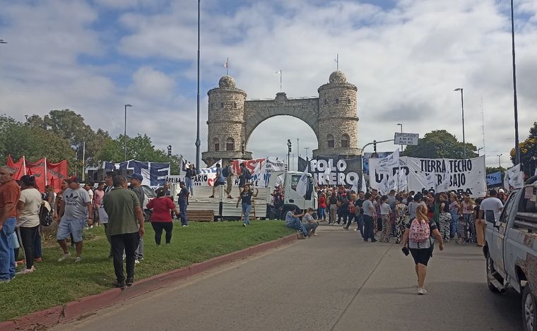 Cortes en el Arco de Córdoba. (Foto: Federico Borello/Cadena 3)