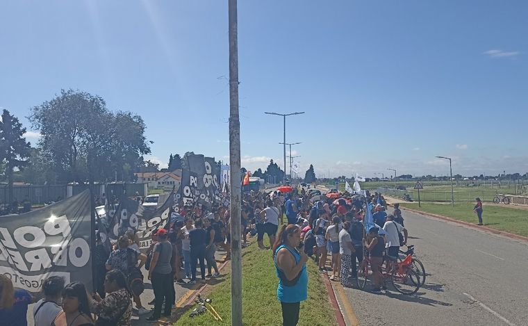 Corte del Polo Obrero en Fuerza Aérea y Circunvalación. (Federico Borello/Cadena 3)