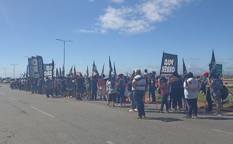 Corte del Polo Obrero en Fuerza Aérea y Circunvalación. (Federico Borello/Cadena 3)