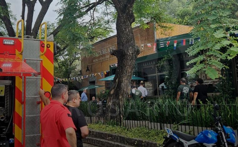 Incendio generó daños en el emblemático bar Sunderland de Rosario.