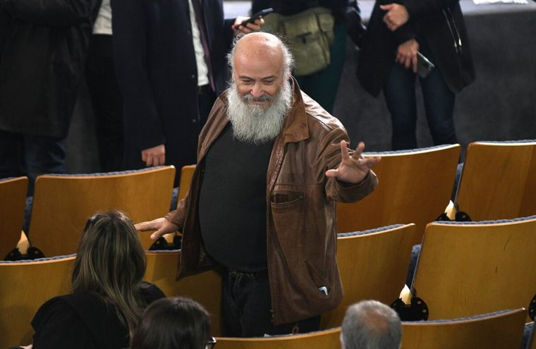 La presentación señala que habrían sido $473 millones.