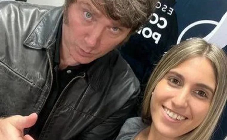 Geraldine Calvella con el presidente Javier Milei. (Foto: NA)