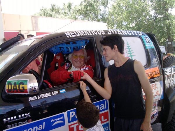 En la imagen que obtuvo el primer premio se ve al corredor más veterano (74).