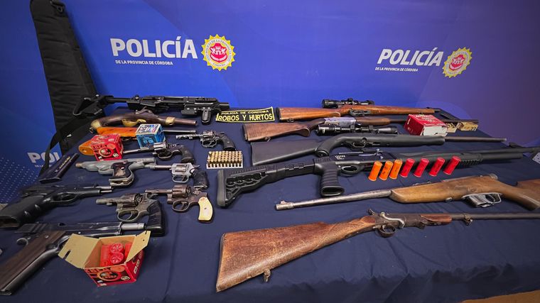 FOTO: 33 allanamientos y 15 detenidos por tener armas de fuego que vendían por redes