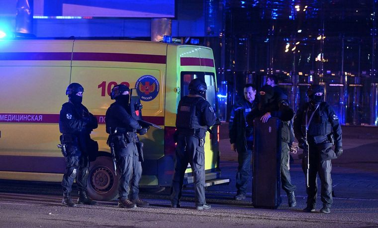 El escuadrón militar ruso en el tiroteo en el teatro de Moscú. (Foto: RT Español)