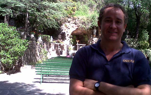 Cristian Moreschi visitó el santuario de la virgen de Lourdes