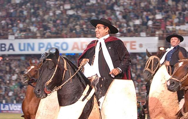 FOTO: Palavecino actuó ante un gran marco de público