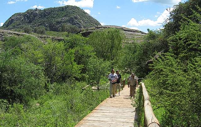 Cerro Colorado, reserva provincial que alberga miles de pictografías de los indígenas.