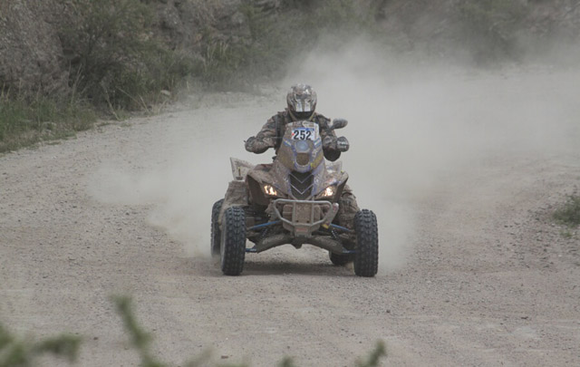 Los participantes en la duodécima etapa del Dakar