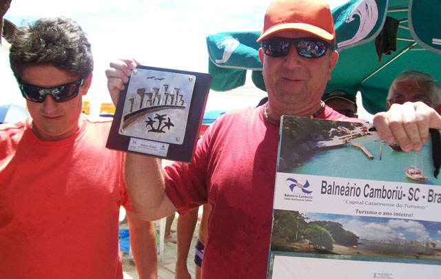 Más de un centenar de personas se reunieron en el puesto Barranca 77, en Camboriú.
