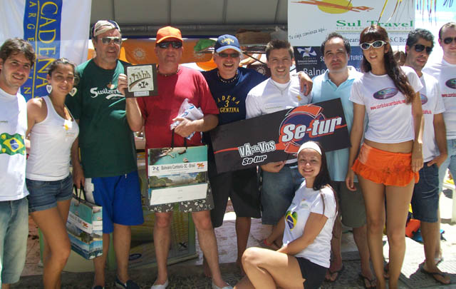 Más de un centenar de personas se reunieron en el puesto Barranca 77, en Camboriú.