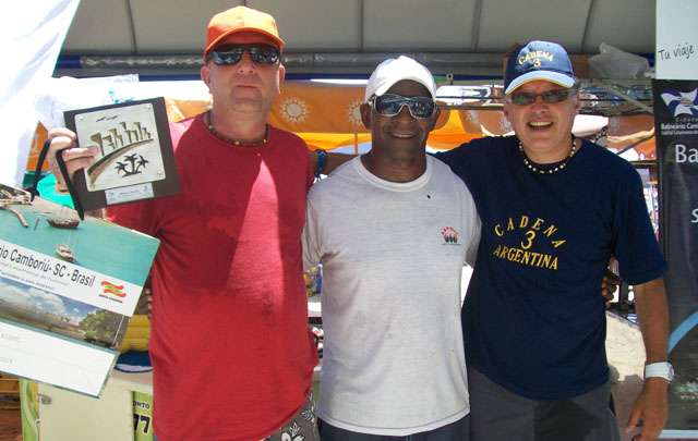 Más de un centenar de personas se reunieron en el puesto Barranca 77, en Camboriú.