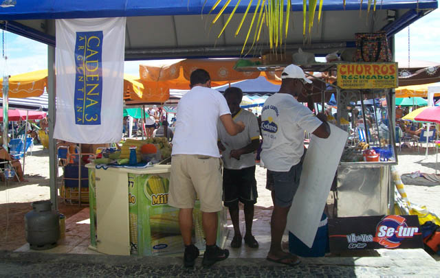 FOTO: Un centenar de personas participó del concurso de milho en el puesto Barranca 77, en Camboriú.