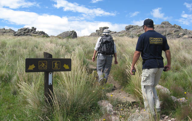 El periodista Juan Pablo Viola en el parque nacional Quebrada del Condorito.