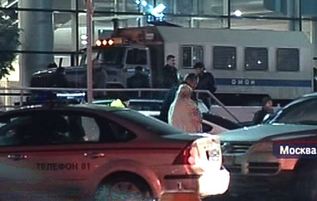 Hay fuerte patrullaje policial en el aeropuerto de Moscú-Domodedovo.