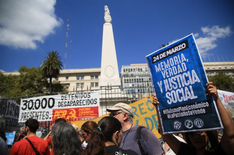 FOTO: Gran movilización por el Día de la Memoria en Plaza de Mayo.