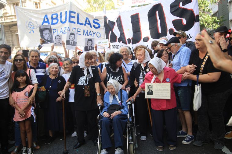 FOTO: Gran movilización por el Día de la Memoria en Plaza de Mayo.