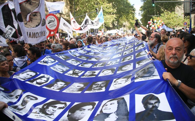 FOTO: Gran movilización por el Día de la Memoria en Plaza de Mayo.