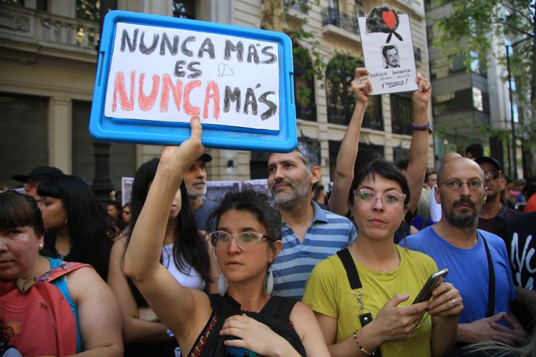 FOTO: Gran movilización por el Día de la Memoria en Plaza de Mayo.