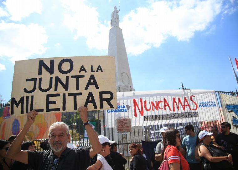 FOTO: Gran movilización por el Día de la Memoria en Plaza de Mayo.