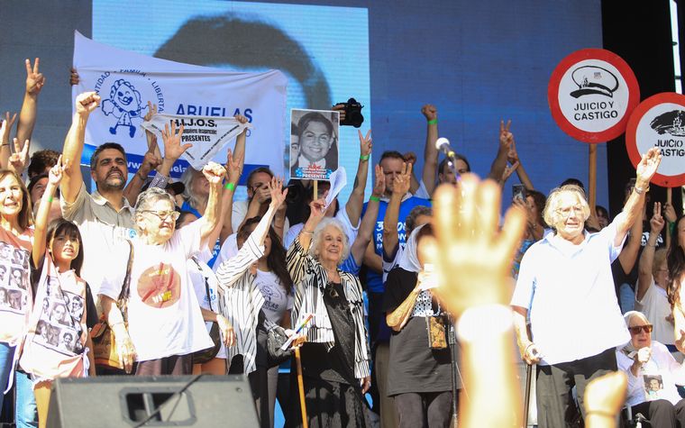 FOTO: Gran movilización por el Día de la Memoria en Plaza de Mayo.