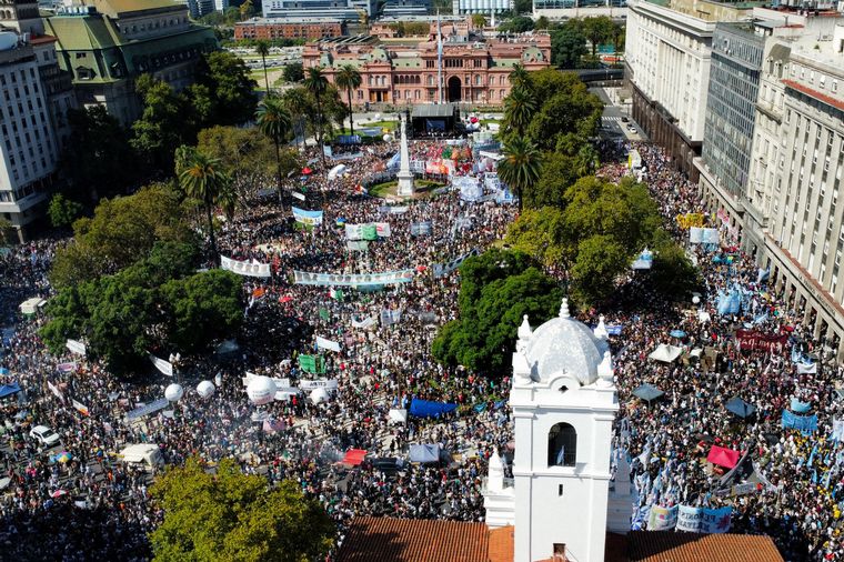 FOTO: Gran movilización por el Día de la Memoria en Plaza de Mayo.