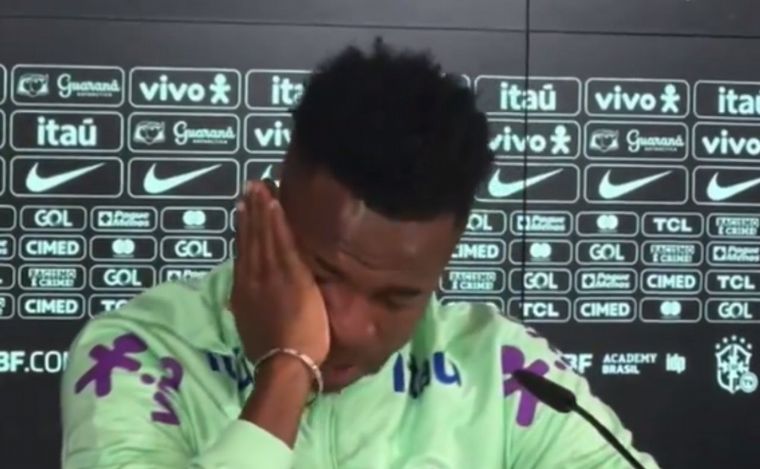 FOTO: Vinicius lloró en conferencia de prensa. (Foto: Captura video) 
