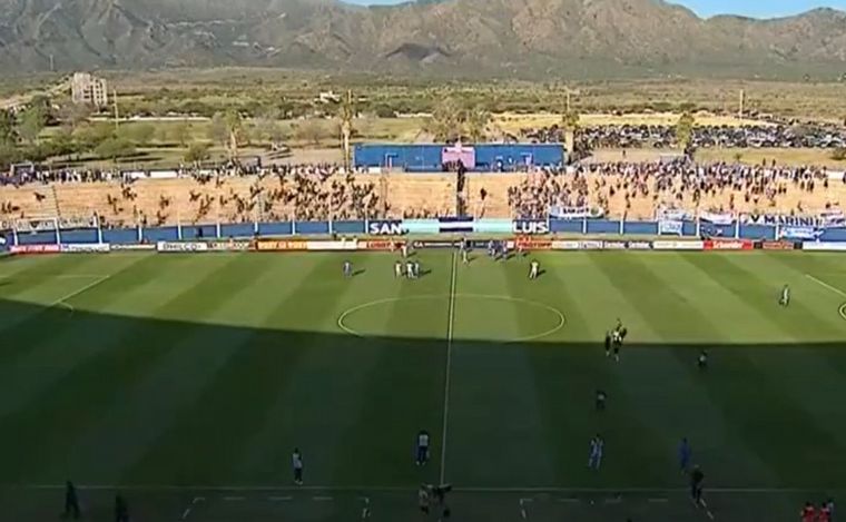 Incidentes en las tribunas de Godoy Cruz y San Martín de San Juan. (Foto:Captura)