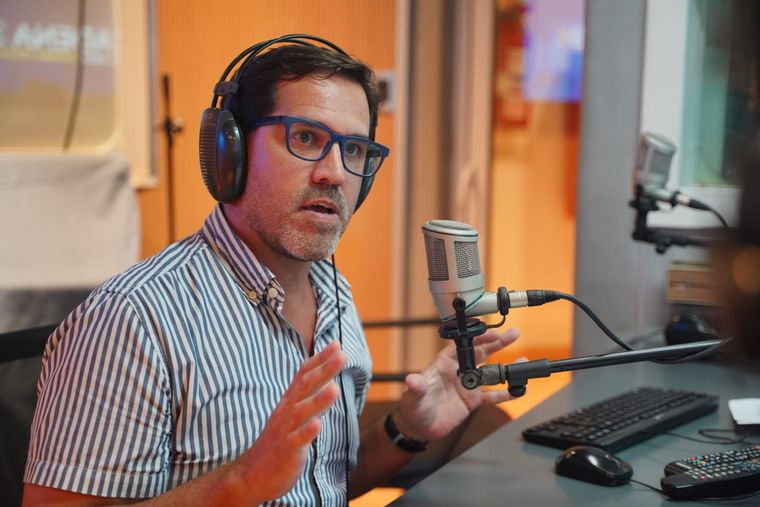 Germán Lechini, presidente de Cáritas Córdoba, en el estudio de Cadena 3. 