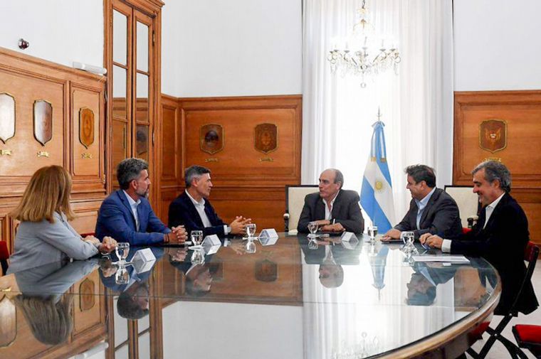 FOTO: Passerini se reunión con Francos e intendentes de Paraná y Mendoza.
