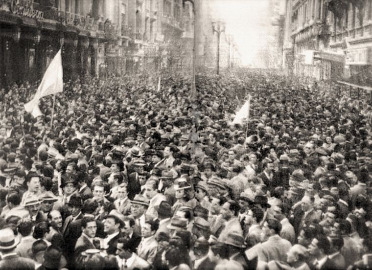 FOTO: Acto de la Unión Cívica Radical, en la década del cuarenta.