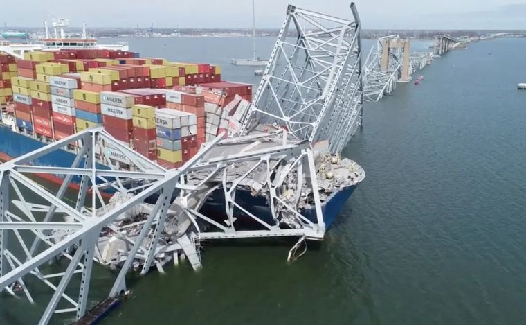 FOTO: Vista desde un dron del barco que se estrelló contra el puente en Baltimore