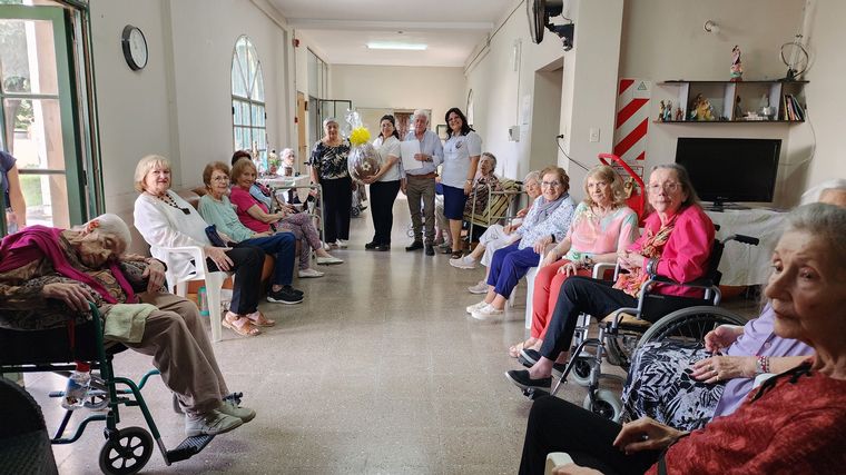 Capilla Vieja entregó los 3 huevos de Pascua