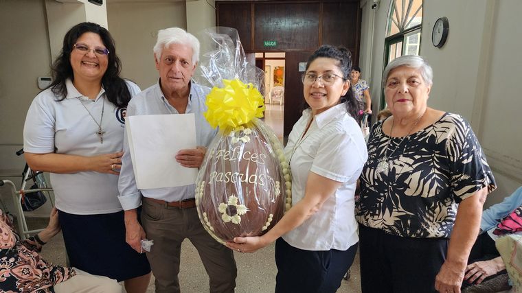 Capilla Vieja entregó los 3 huevos de Pascua