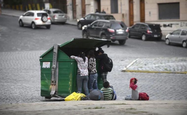 FOTO: Unas 500 mil personas eran pobres a fines del año pasado en Rosario, según Indec.