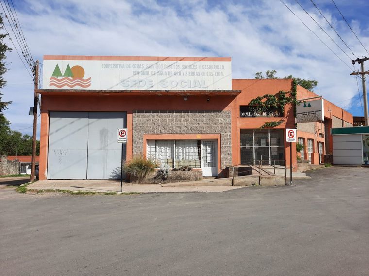 Sede de la Cooperativa de Agua de Oro.