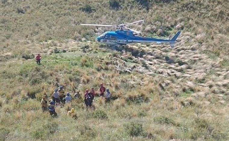 FOTO: Rescataron a los turistas perdidos en el Cerro Uritorco. (Foto: Policía de Córdoba)