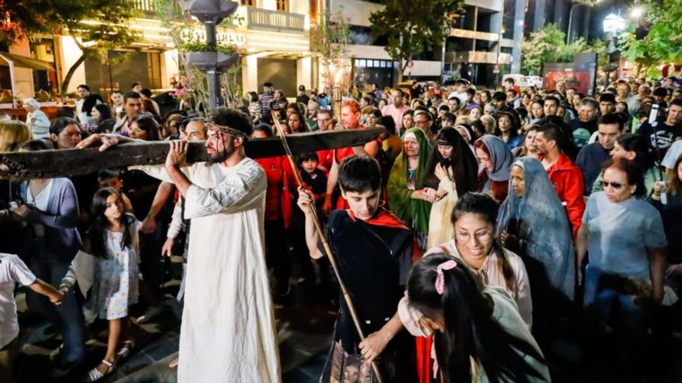 Viacrucis teatralizado en Córdoba