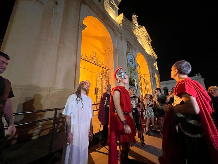 FOTO: Vía Crucis teatralizado por el centro de la Ciudad de Córdoba