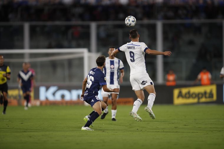 Talleres se quedó con un duelo clave ante Vélez en el Kempes.