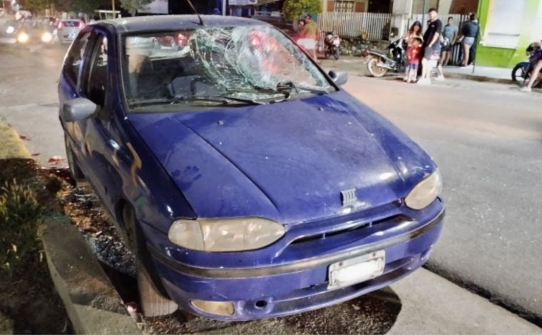 Así quedó el vehículo que atropelló al agente. (Foto:Punilla Informa)