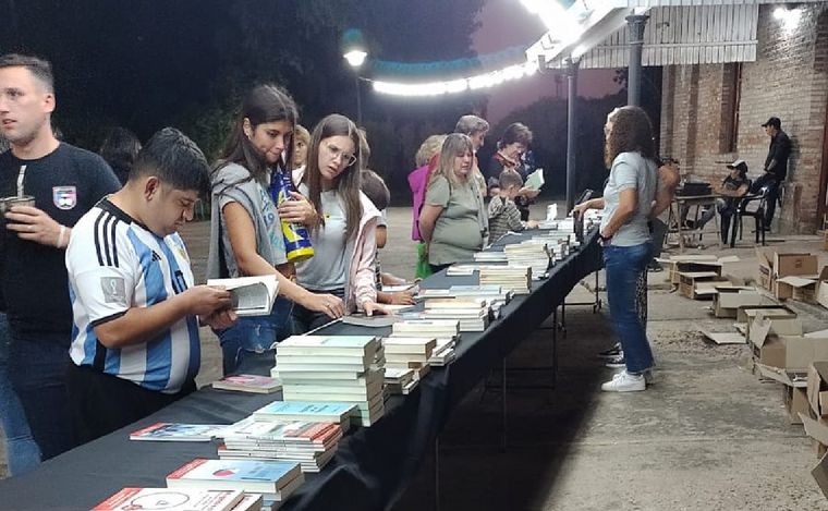 Feria del Libro en Hersilia, Santa Fe.