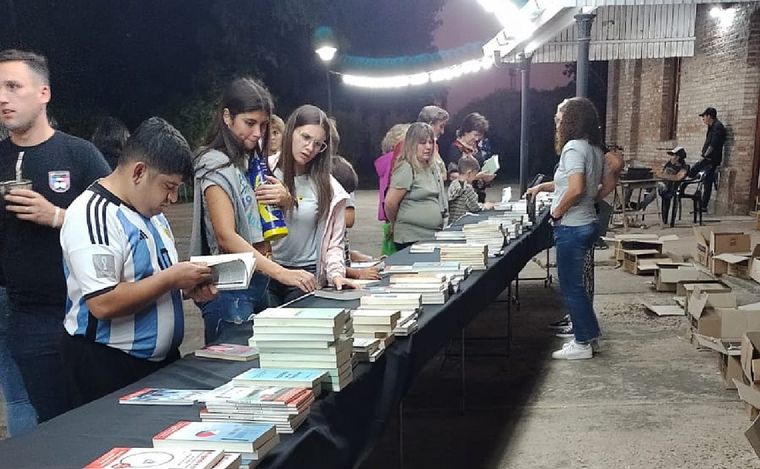FOTO: Feria del Libro en Hersilia, Santa Fe.